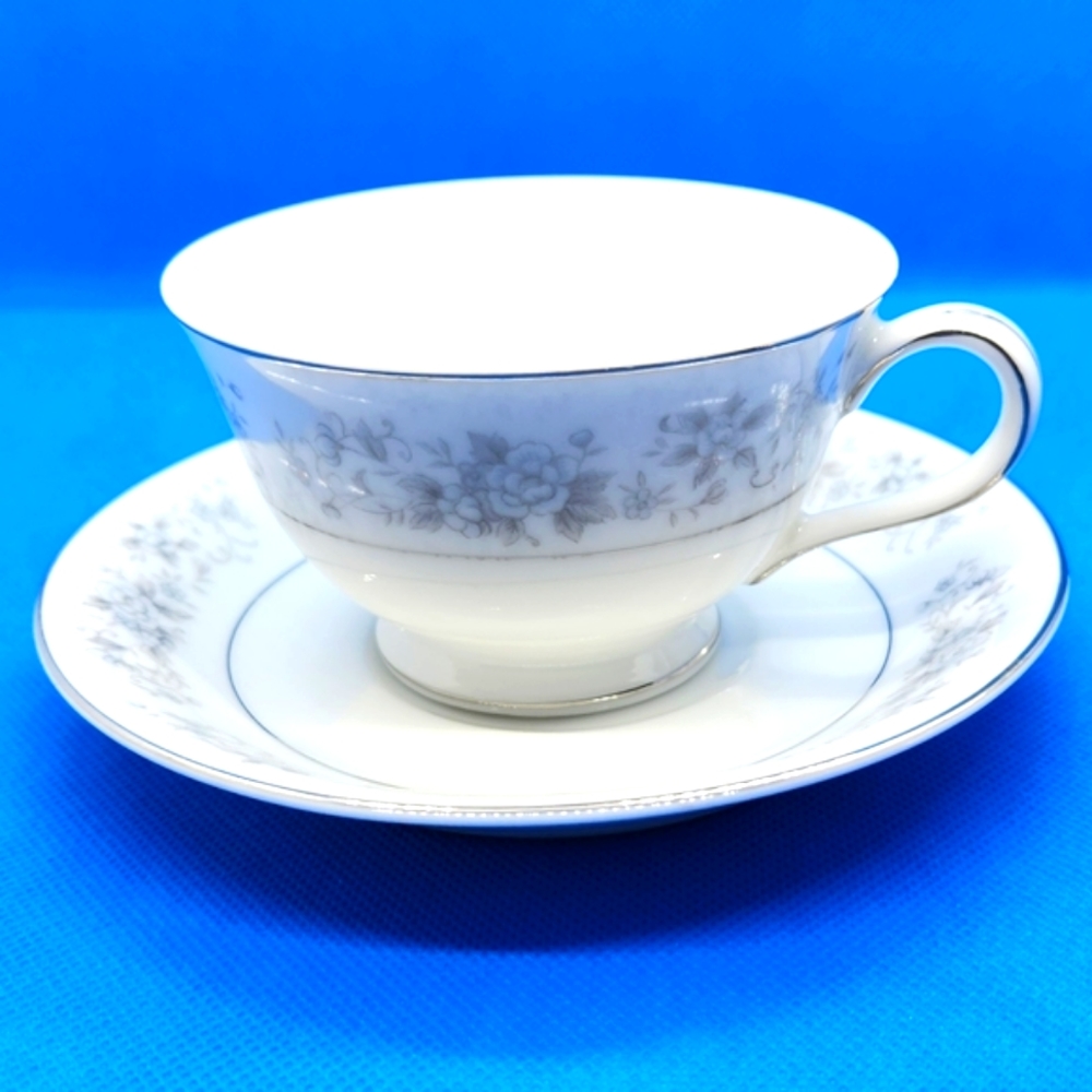 COPY #2 - Crestwood China Japan Heritage Teacups with Saucers x 4